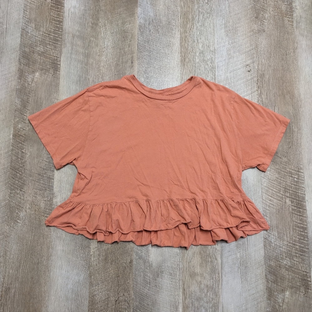 Wild Fable Coral Cropped Wavy ruffle Hemline top